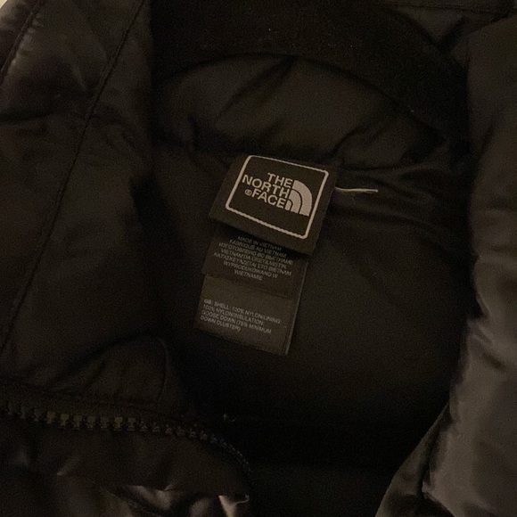 SOLD - Women's north face vest size small - Picture 3 of 5